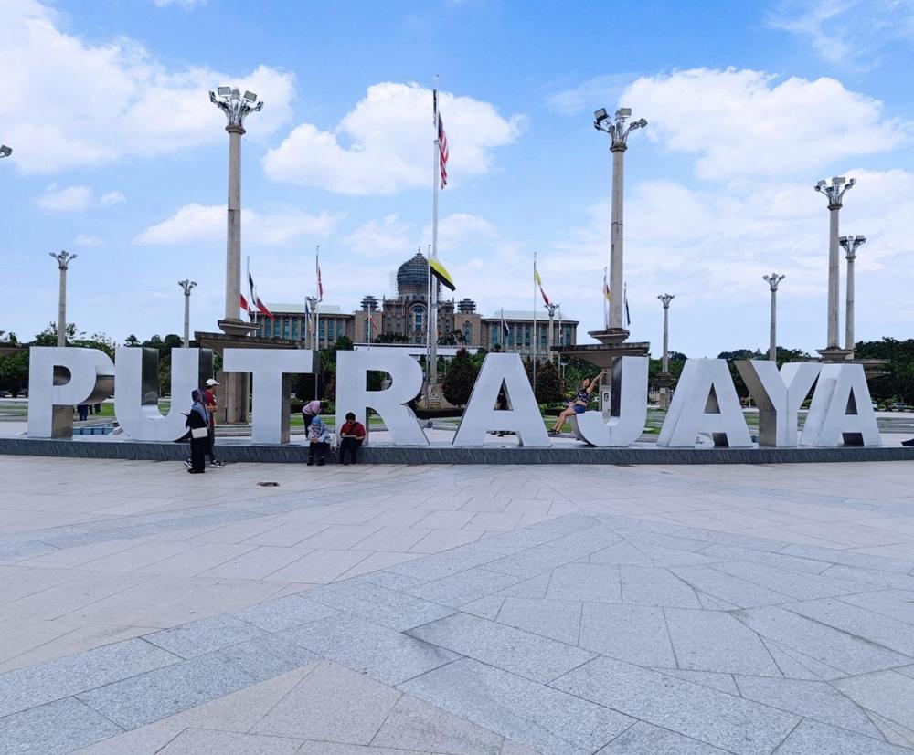 Enclave Business Hotel Putrajaya Bagian luar foto